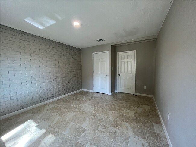 Building Photo - 12829 High Star Dr