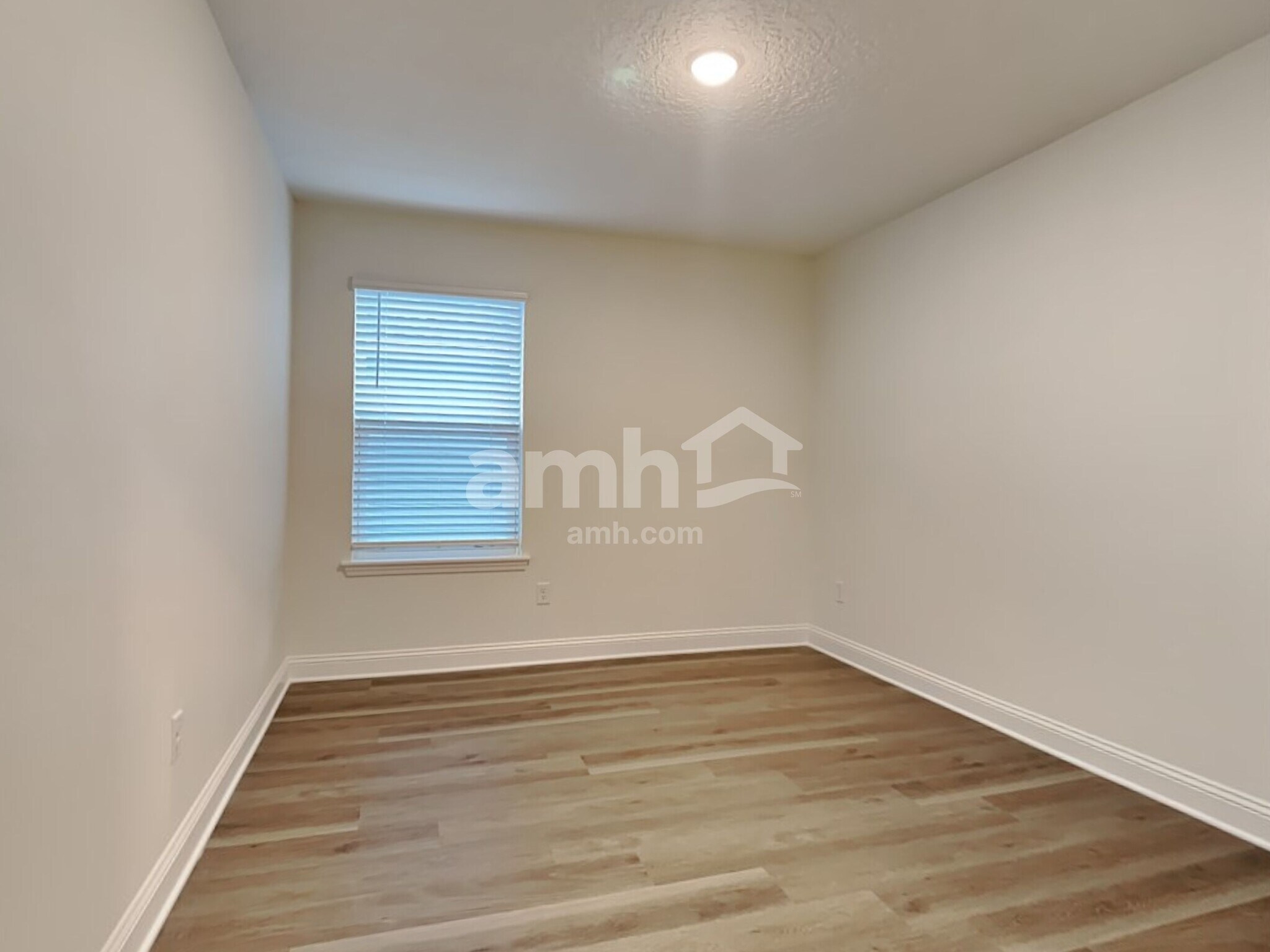 Building Photo - 11626 Hillside Dr