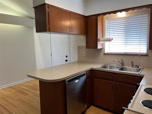 Building Photo - 1907 Rabb Rd