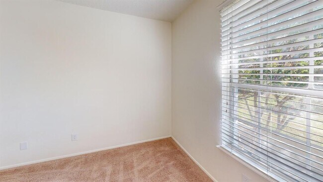 Building Photo - 1015 E Yager Ln