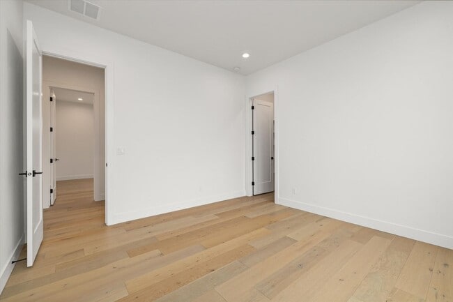 Building Photo - 7786 W Diamond Lk Dr
