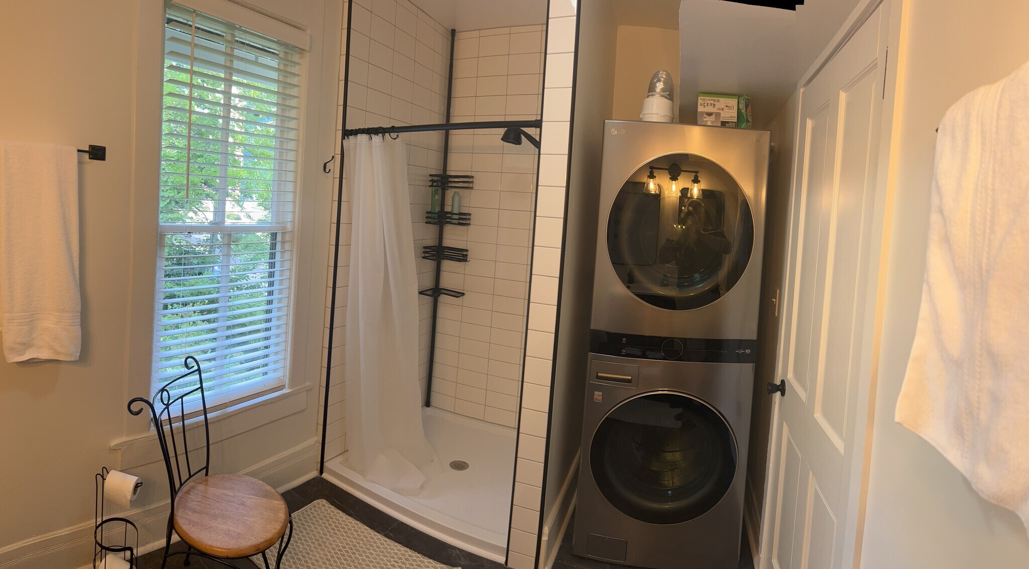 Bathroom with Washer/Dryer - 1819 N Hubbard St