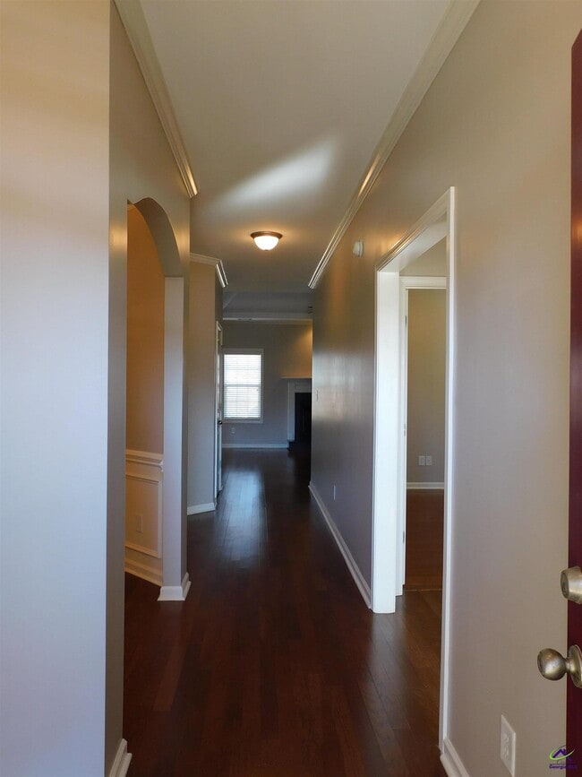 Building Photo - 703 Post Oak Way