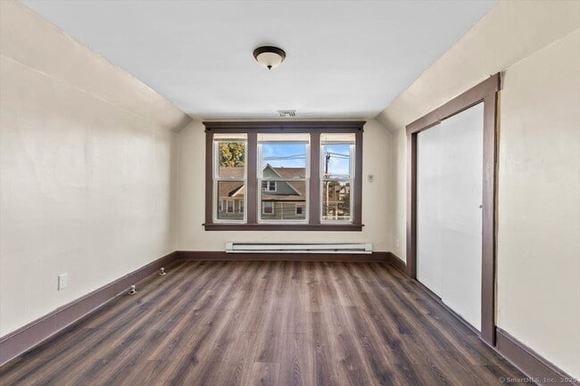 Building Photo - 737 Laurel Ave