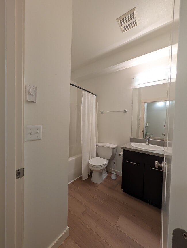 Building Photo - 1918 Northeast Kenyon Court