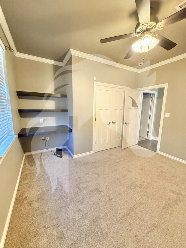 Building Photo - "Stunning 4-Bed Gem with Granite Touch & C...