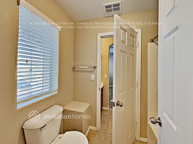 Building Photo - 9180 Giardino Villa St