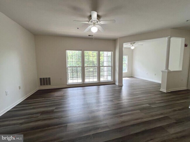Building Photo - Beautiful 2 bedroom 2 baths condo in the gated community of Chestnut Point.
