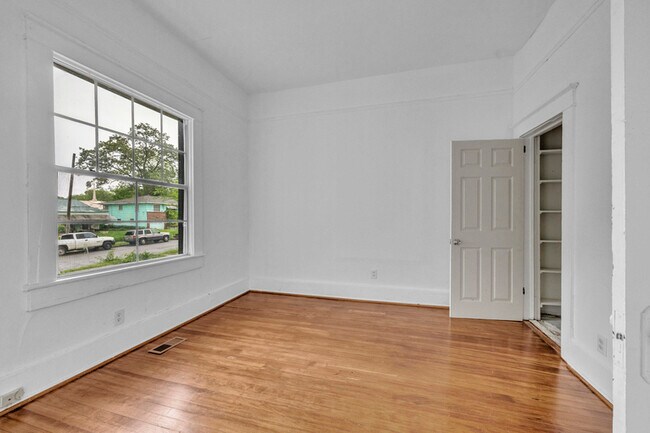 Building Photo - 1516 30th St N