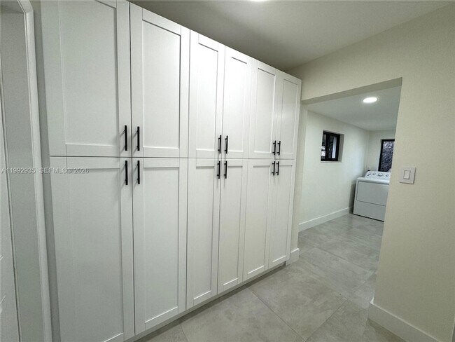 Building Photo - 1341 SW 10th St