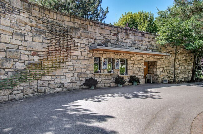 Building Photo - Luxury Condo steps from the Boise River an...