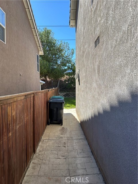 Building Photo - 8941 Carnation Dr