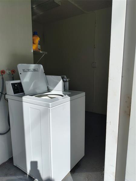 Building Photo - 2120 NE 42nd Ct