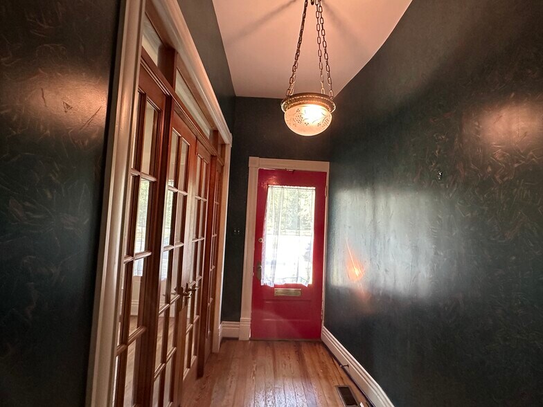 Building Photo - 2608 Frankfort Ave