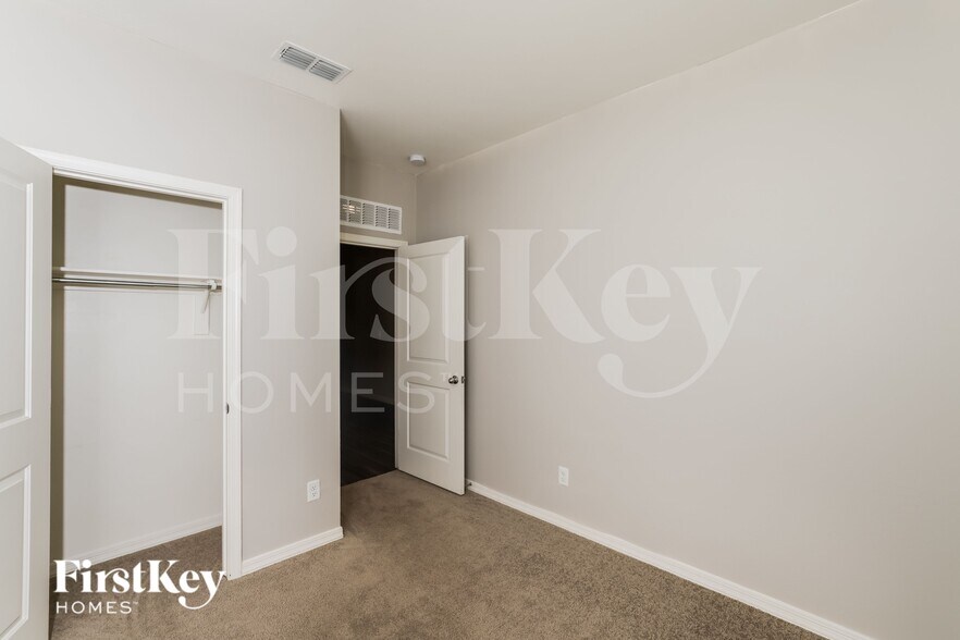 Building Photo - 20016 W Woodlands Ave