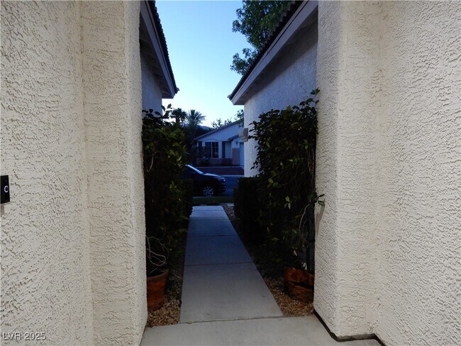 Building Photo - 2601 Bahama Point Ave