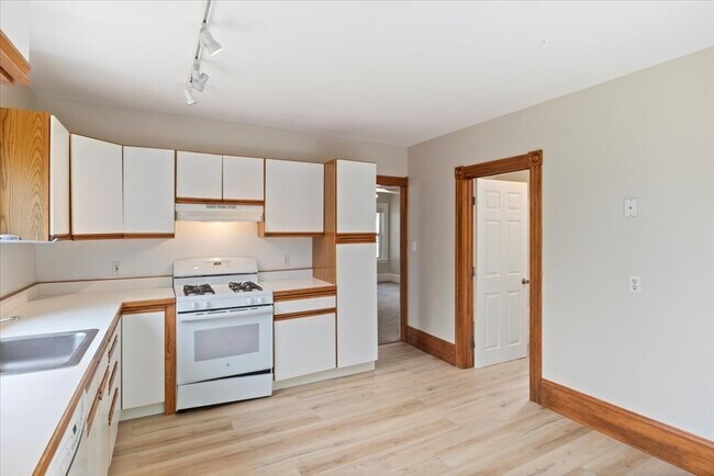 Building Photo - 40 Whitehall St