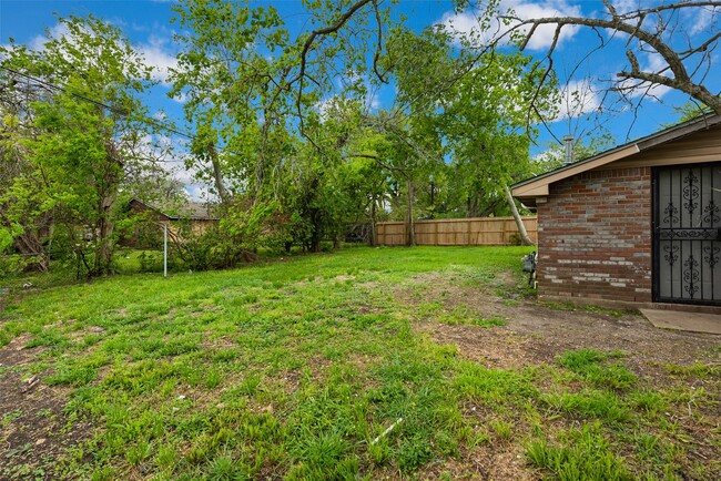 Building Photo - 5503 S Acres Dr