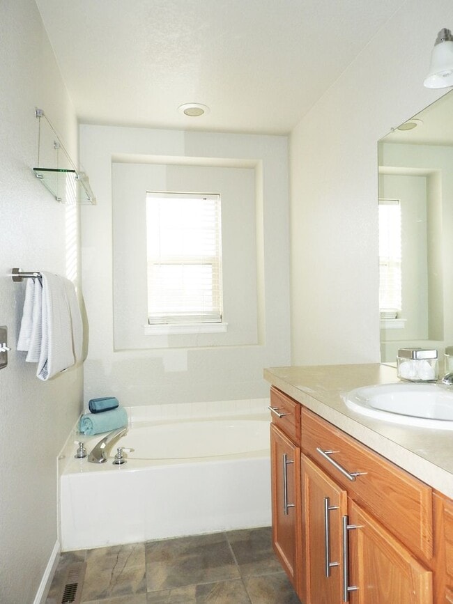 Building Photo - 7772 E 29th Ave