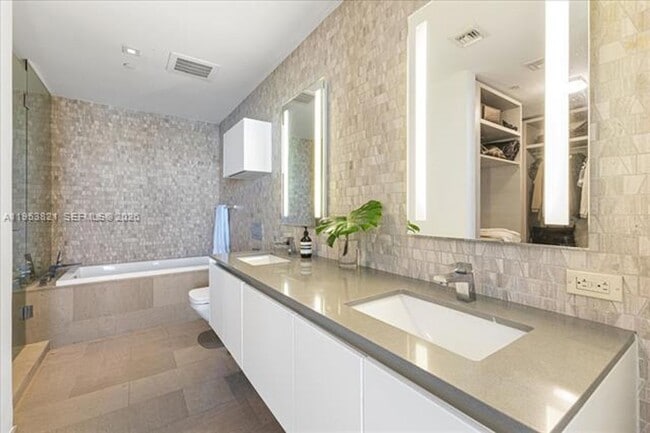 Building Photo - 88 SW 7th St