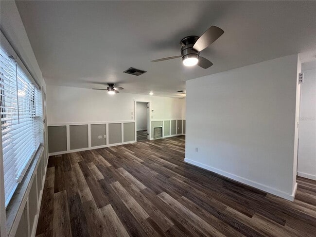 Building Photo - 1565 Oakhurst St
