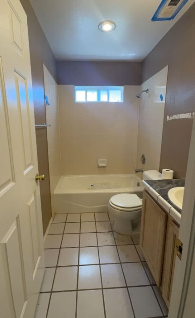 Building Photo - 585 S 225 W