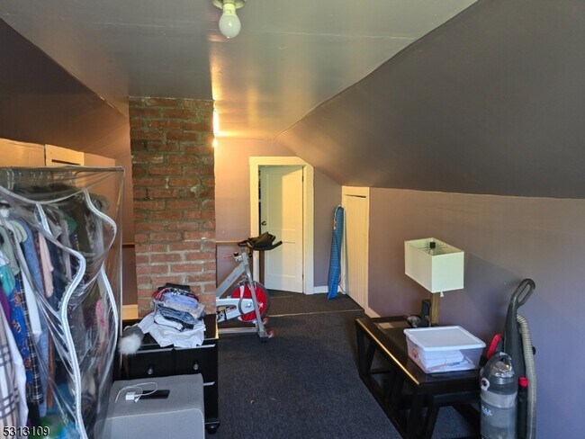 Building Photo - 1282 Valley Rd