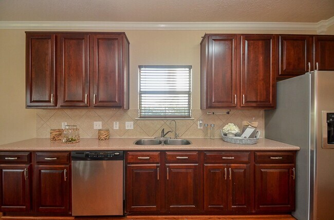 Building Photo - 2410 Crossmill Ln