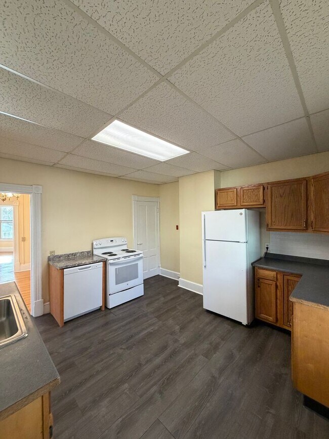 Building Photo - 27-29 Dalton Ave