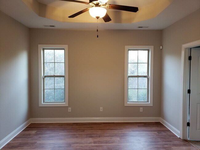 Building Photo - ~ COMPASS POINTE ~