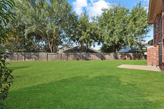 Building Photo - 26422 Creston Woods Dr