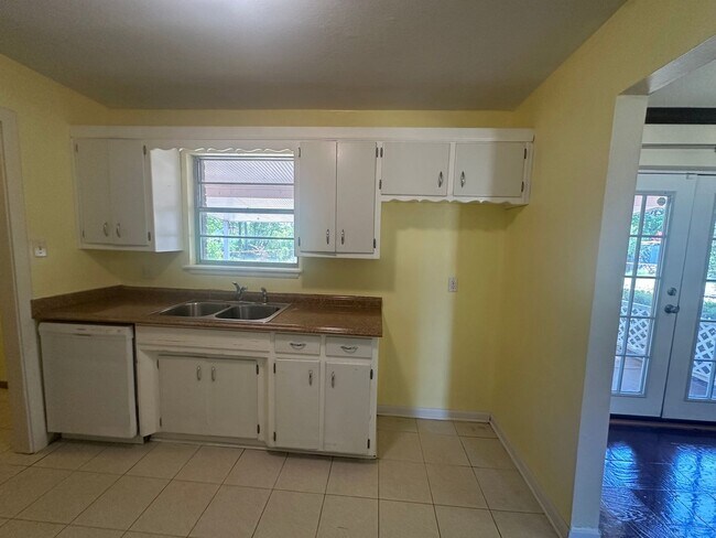 Building Photo - 2524 Eagle Dr