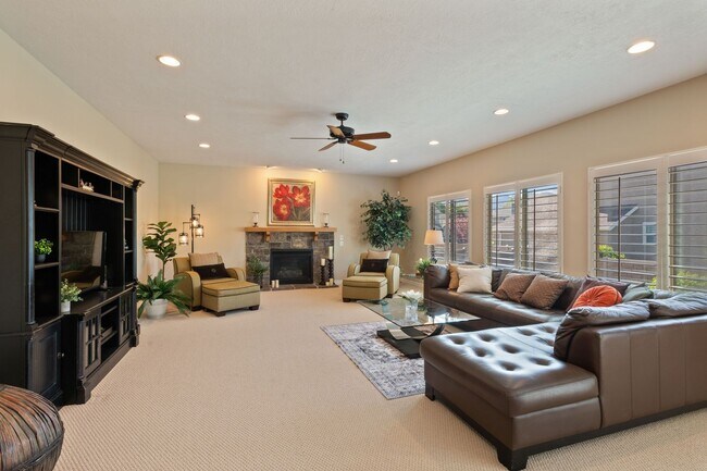 Building Photo - Executive Furnished Home For Rent In Orem!