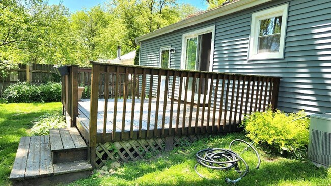 Building Photo - 608 Sheridan Dr
