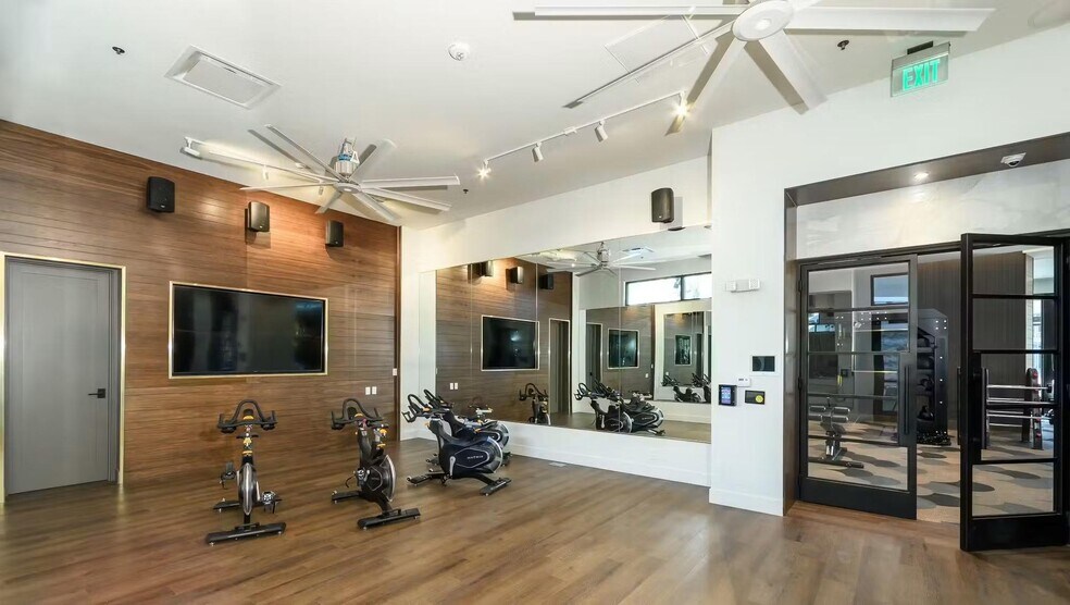 Building Photo - 250 Promenade Pl