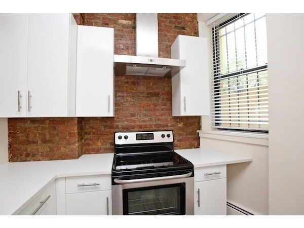 Building Photo - 220 Roebling St