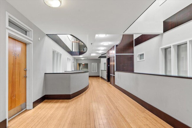 Building Photo - 1333 W Broad St