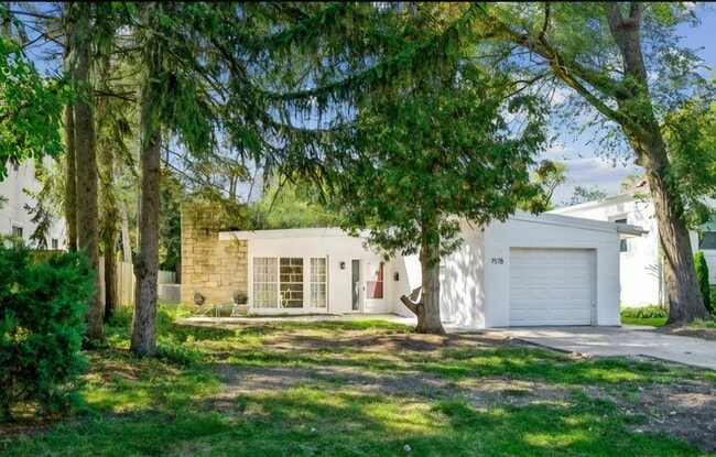 Primary Photo - 1578 McCraren Rd