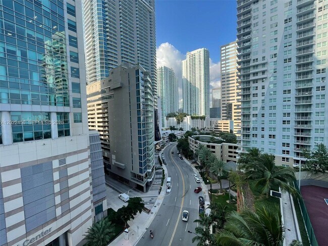 Building Photo - 1155 Brickell Bay Dr