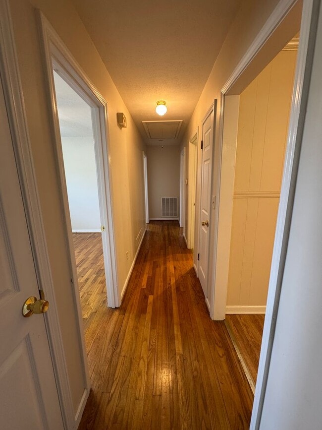 Building Photo - Nice 3/2 House in Lindale- $1,495