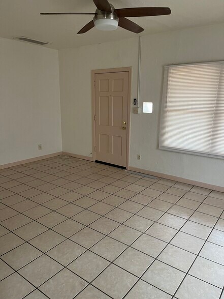 Living Room - 902 E Amelia Ave