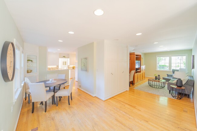 Building Photo - Enchanting Portland Heights 5BD House: You...