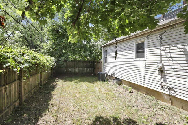 Building Photo - 2940 Hiawatha St