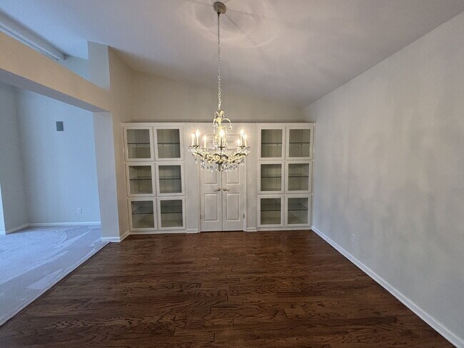 Building Photo - 39 Williamsburg Pl