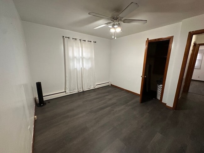 Building Photo - Welcome to this gem located in the heart of Perry township!