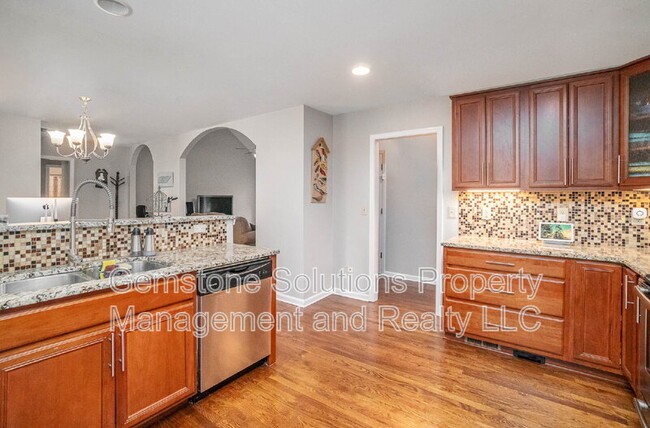 Building Photo - 4446 Pratt Ln