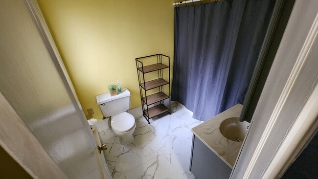 Building Photo - 3 bedroom 1 bathroom