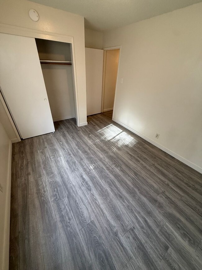 Building Photo - Spacious 4-Bedroom Home in Northeast Bakersfield