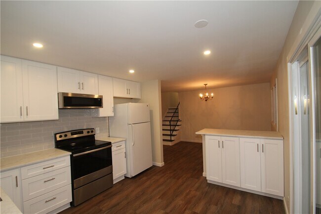 Building Photo - 34 Bright Oaks Dr