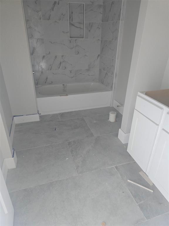 Building Photo - 2207 Des Chaumes St